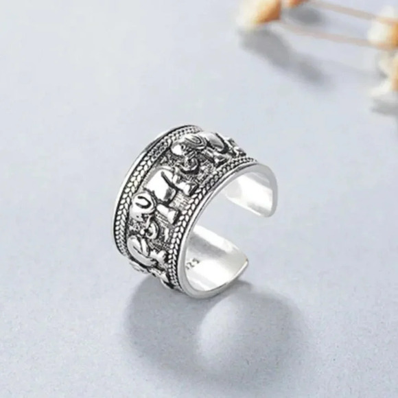 925 Sterling Silver Vintage Elephant Engraved Ring - Picture 2 of 5